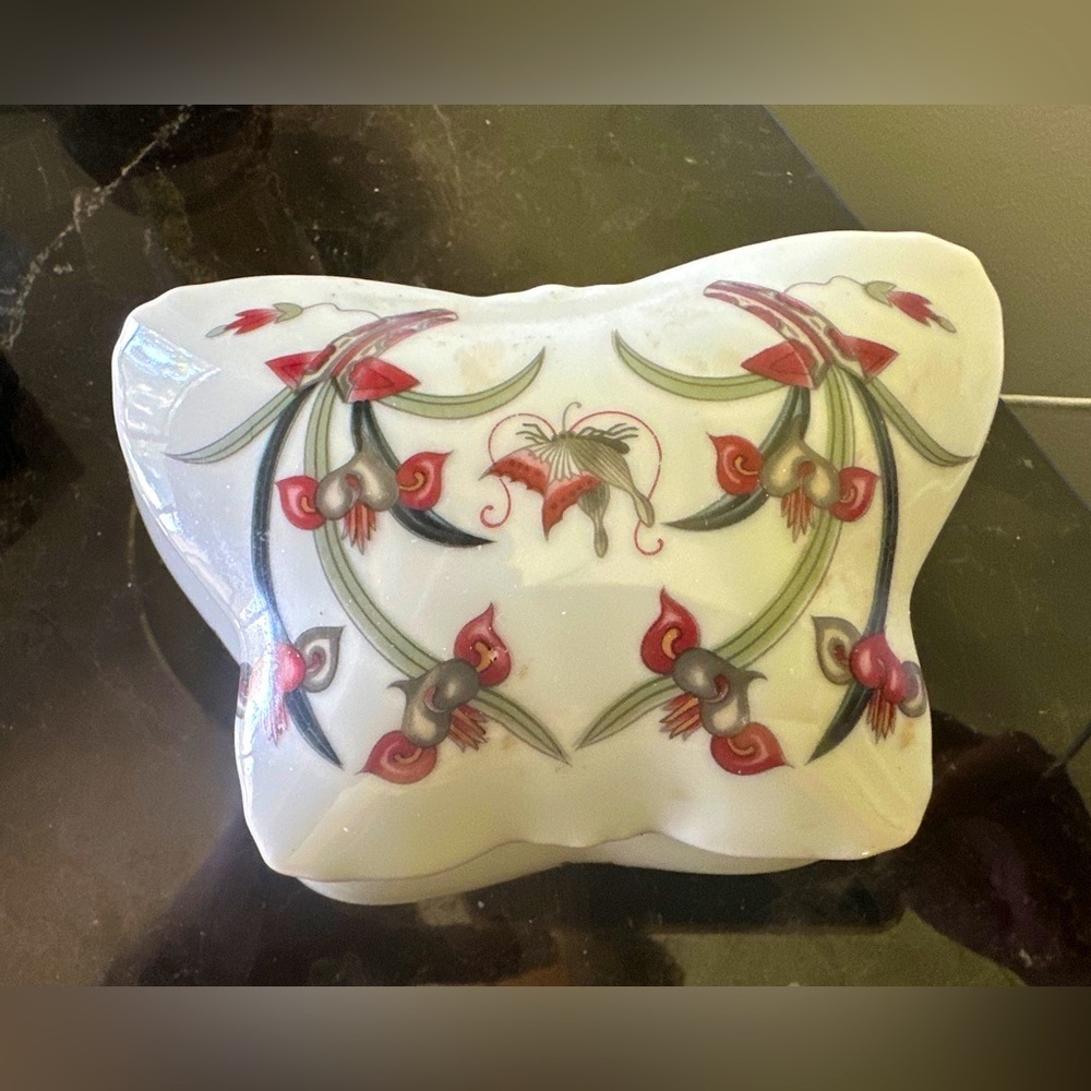 Neiman Marcus Vintage Butterfly Porcelain Trinket Box - Picture 1 of 8